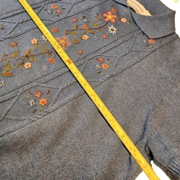 Alfred Dunner Embroidered Beaded Floral Short Sleeve Pastel Blue Collar Shirt - Picture 9 of 10